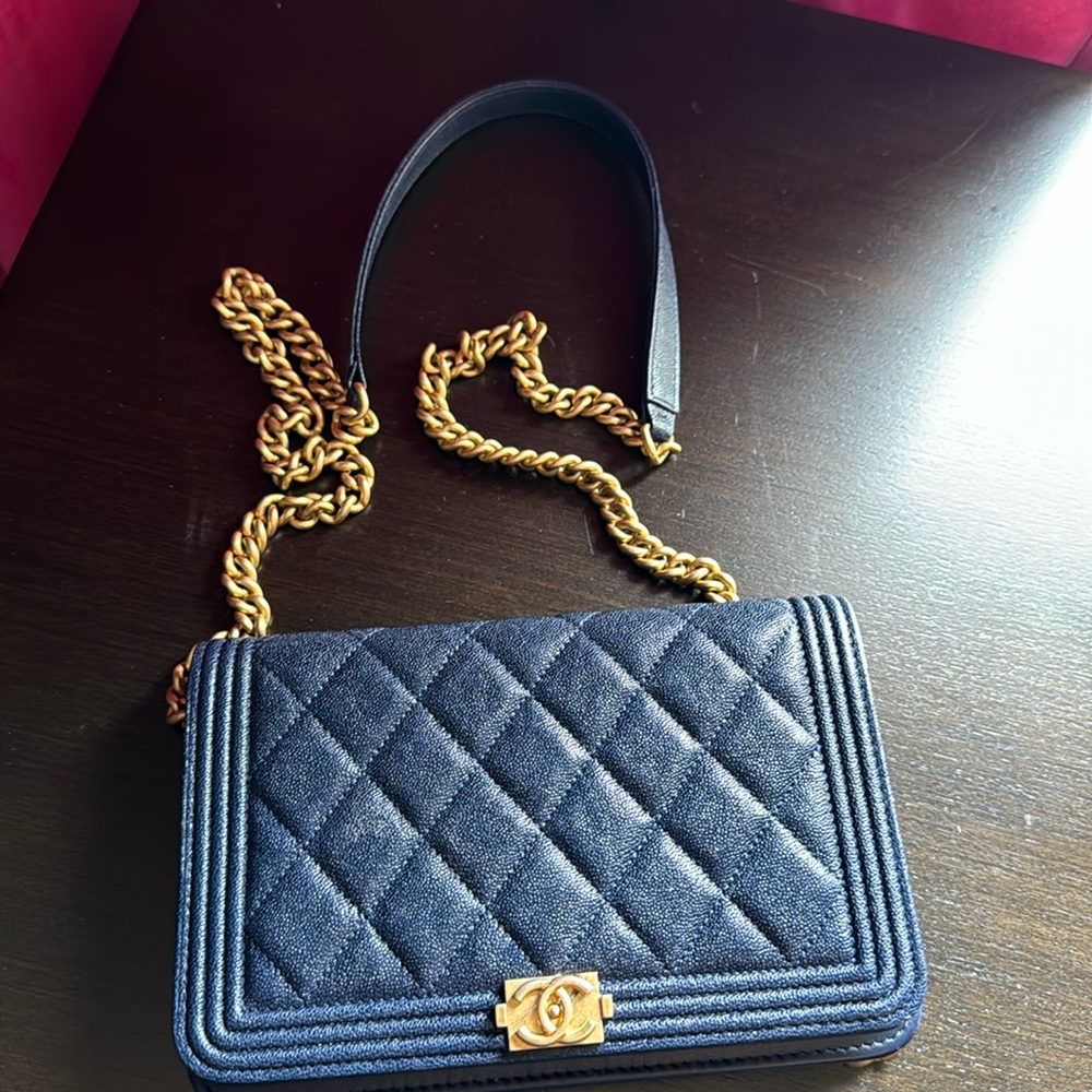 Wallet on a chain bag